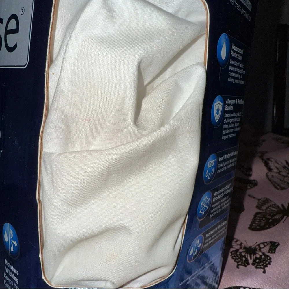 AllerEase Maximum Zippered Mattress Protector - White